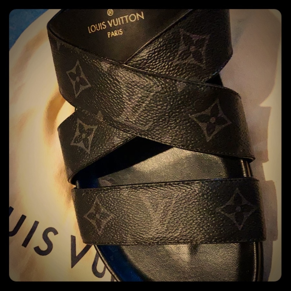 I’m selling my sandals because is not my size